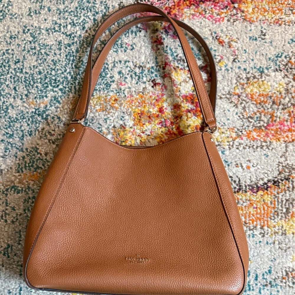 Kate Spade Leather Shoulder Bag in Tan. Great condition. Versatile